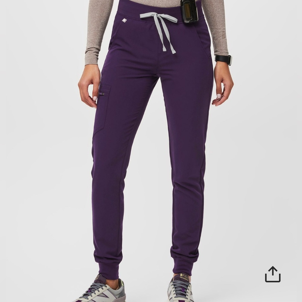 FIGS Zamora Jogger Scrub Pants in Purple Jam Size Large